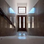 Elegantan